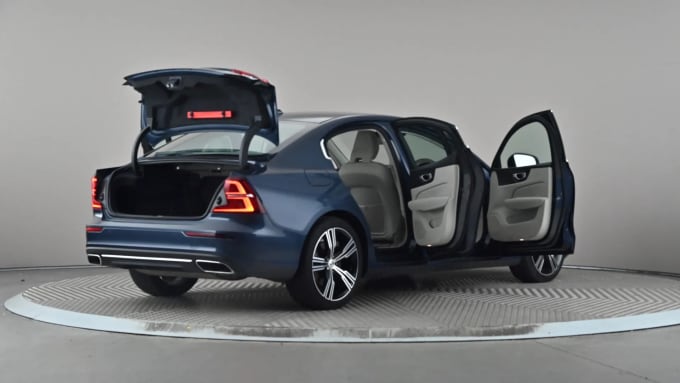 2022 Volvo S60