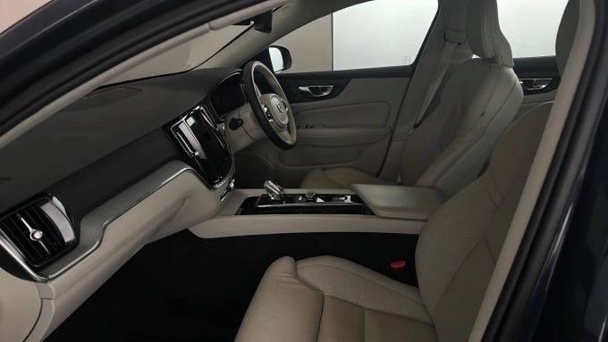 2022 Volvo S60
