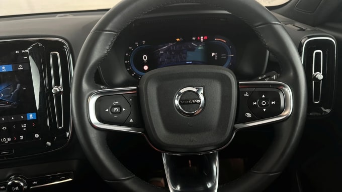 2022 Volvo C40