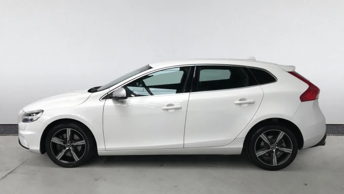 2018 Volvo V40