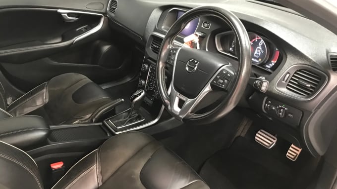 2018 Volvo V40
