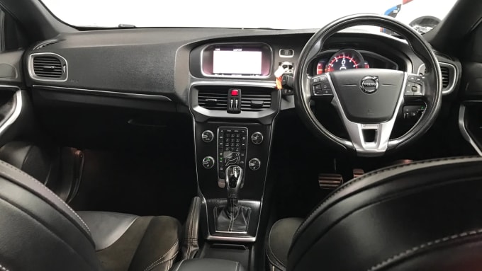 2018 Volvo V40