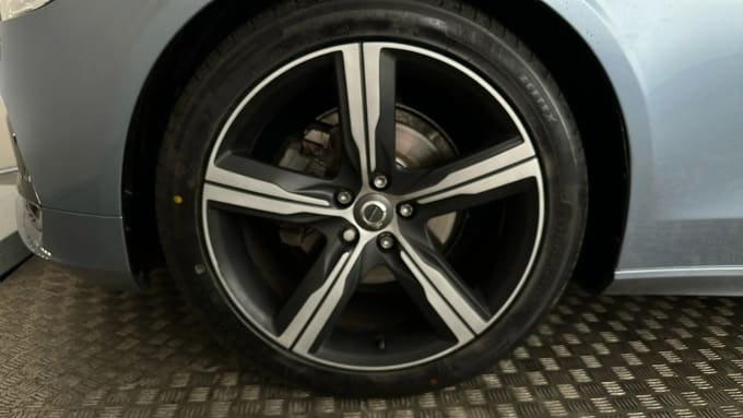 2020 Volvo S90