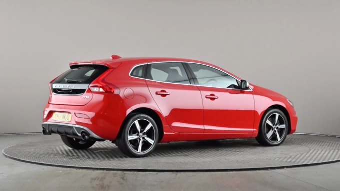 2017 Volvo V40