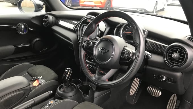 2019 Mini Hatch