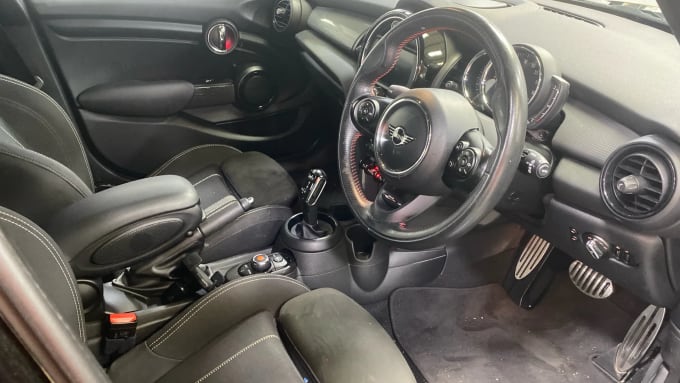 2019 Mini Hatch