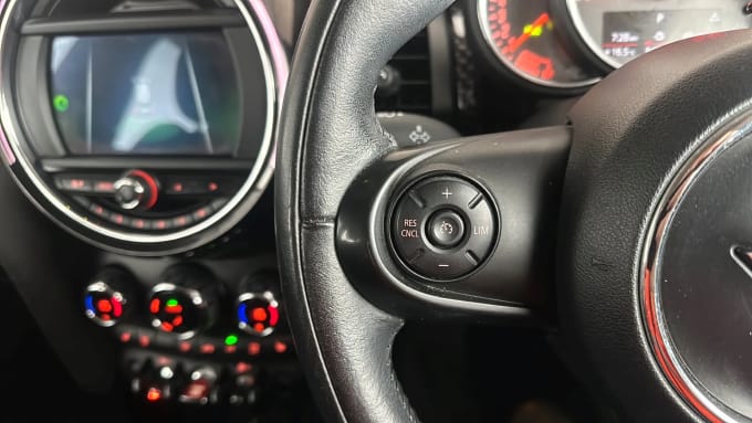 2019 Mini Hatch