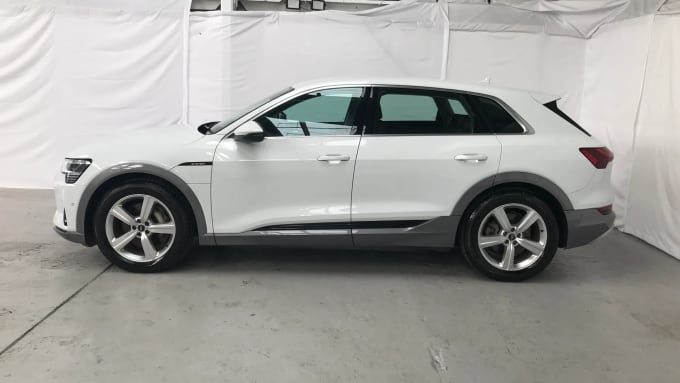 2022 Audi E-tron