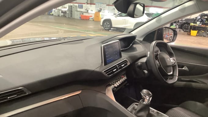2022 Peugeot 5008