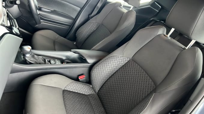 2022 Toyota C-hr