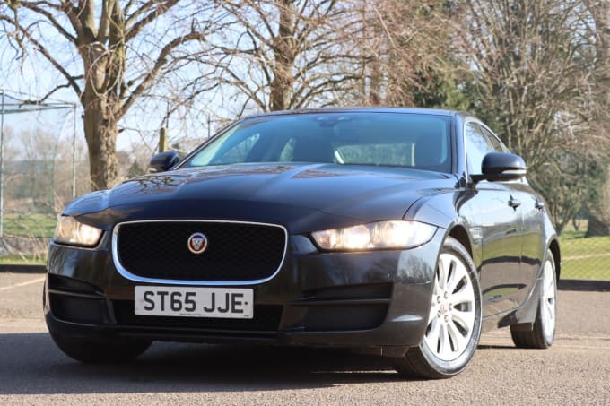 2025 Jaguar Xe