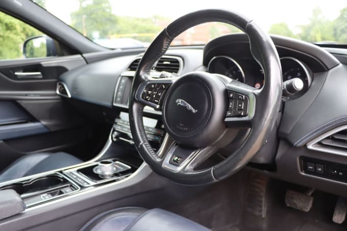 2025 Jaguar Xe