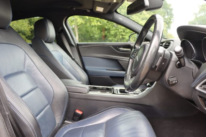 2025 Jaguar Xe