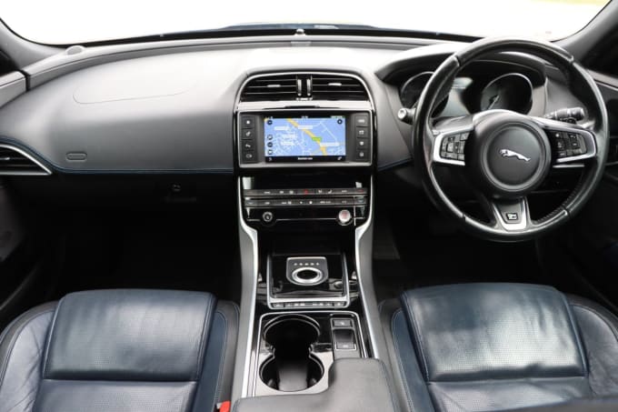 2025 Jaguar Xe
