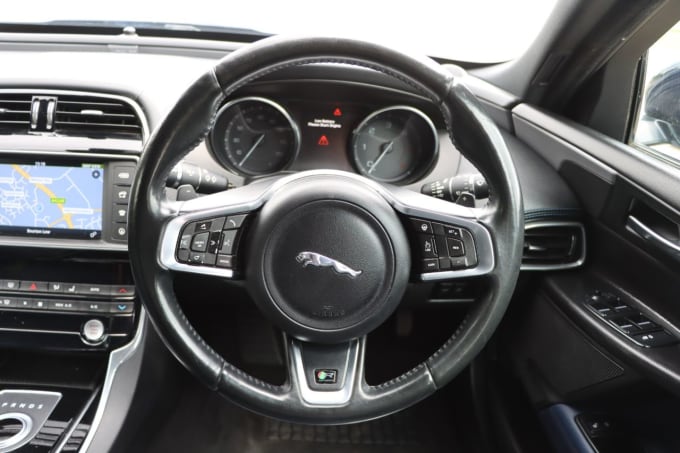 2025 Jaguar Xe
