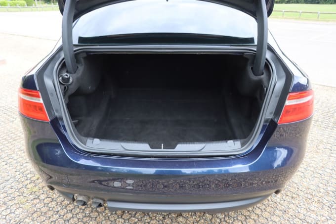 2025 Jaguar Xe