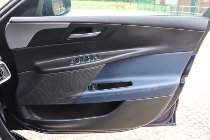 2025 Jaguar Xe