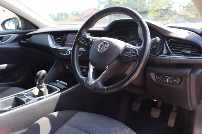 2025 Vauxhall Insignia
