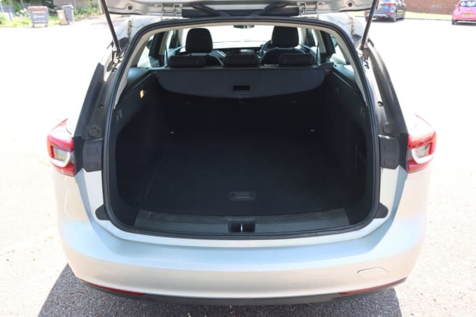 2025 Vauxhall Insignia