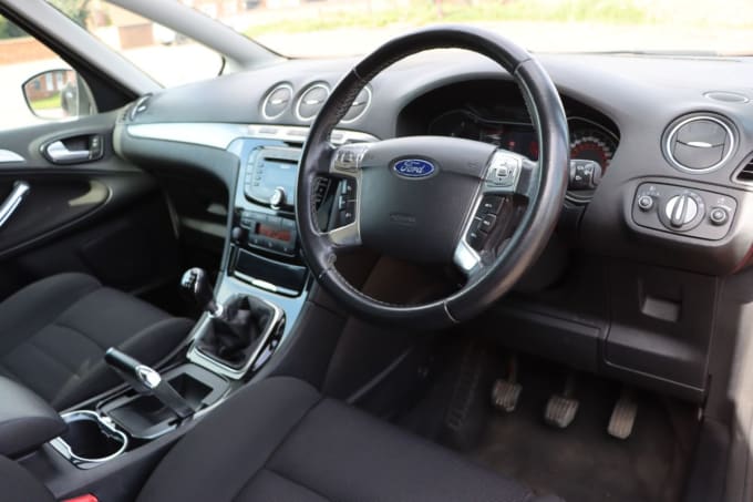 2025 Ford S-max