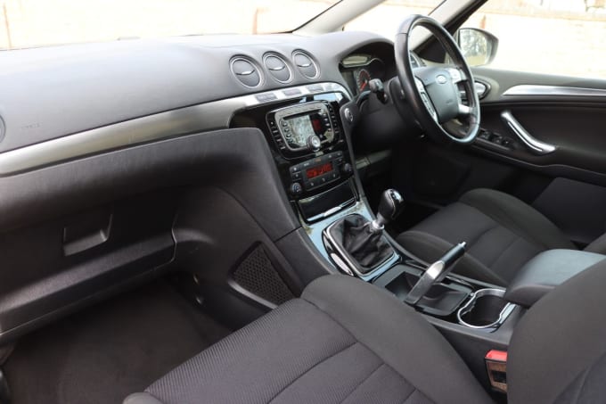2025 Ford S-max