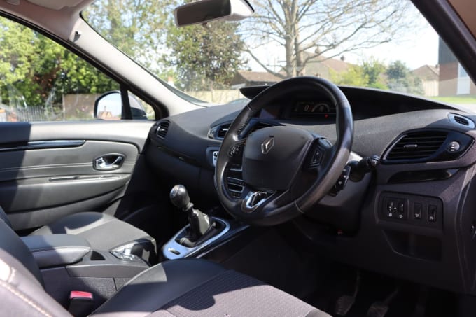 2025 Renault Scenic