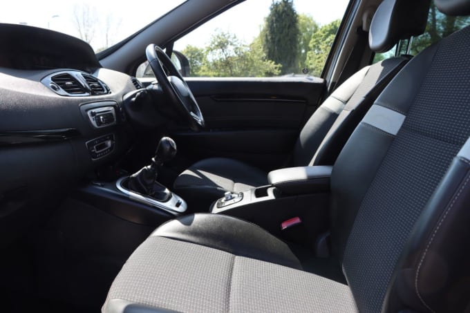 2025 Renault Scenic