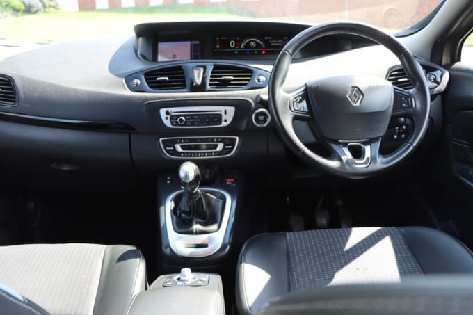 2025 Renault Scenic