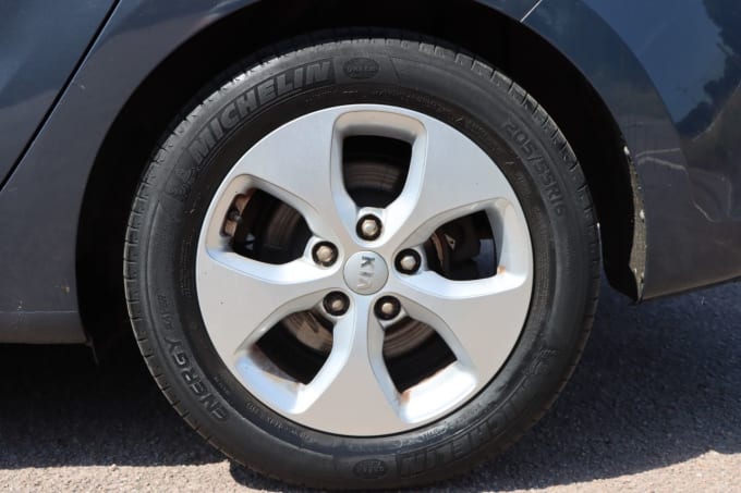 2025 Kia Carens