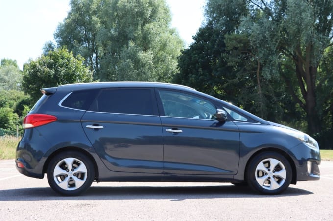 2025 Kia Carens