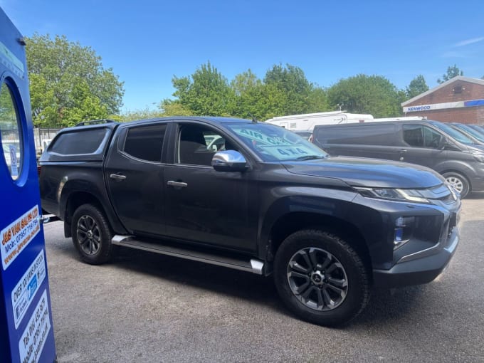 2025 Mitsubishi L200