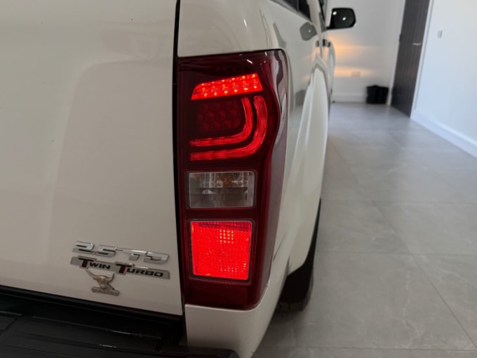 2025 Isuzu D-max