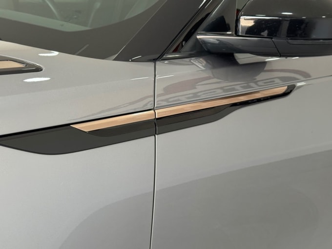 2025 Land Rover Range Rover Velar