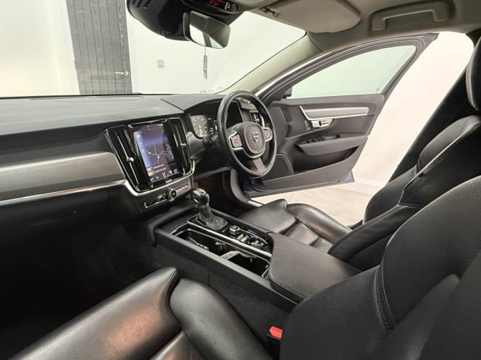 2025 Volvo S90