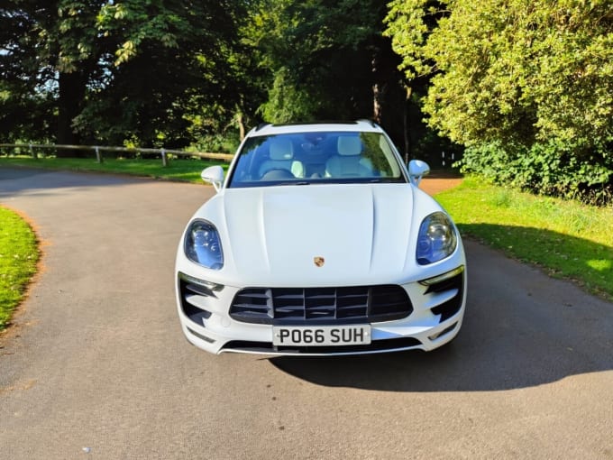 2024 Porsche Macan Turbo