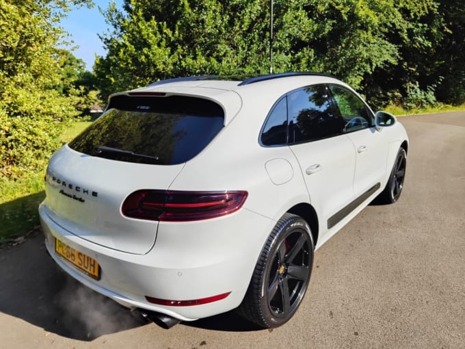 2024 Porsche Macan Turbo