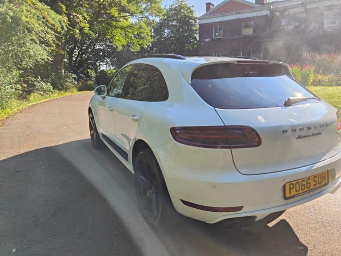 2024 Porsche Macan Turbo