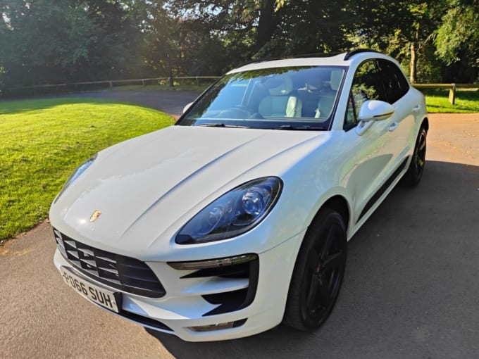 2024 Porsche Macan Turbo