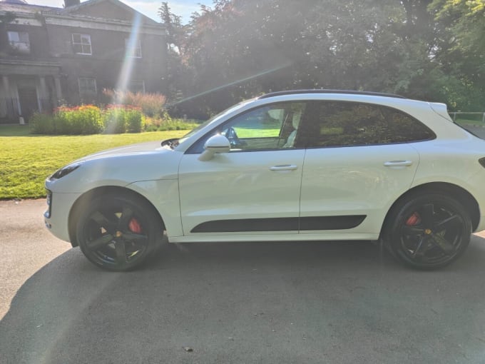 2024 Porsche Macan Turbo