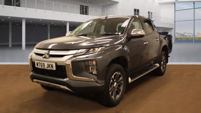 2025 Mitsubishi L200