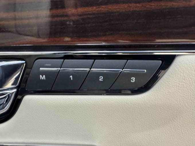 2025 Jaguar Xj