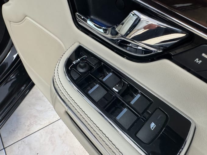 2025 Jaguar Xj
