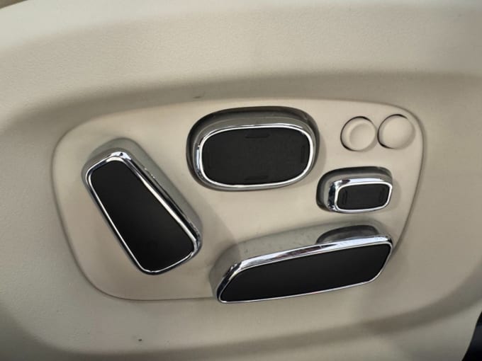2025 Jaguar Xj
