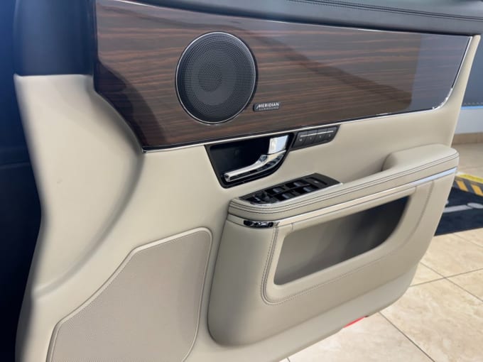 2025 Jaguar Xj