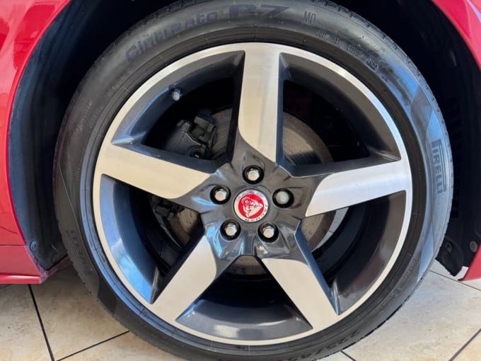 2025 Jaguar Xe