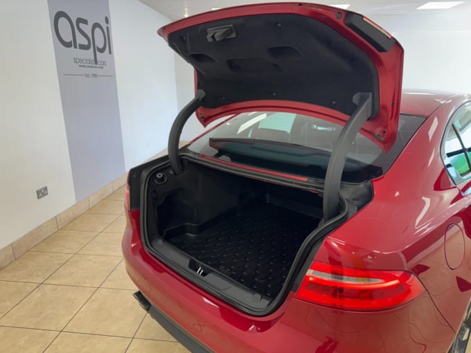 2025 Jaguar Xe