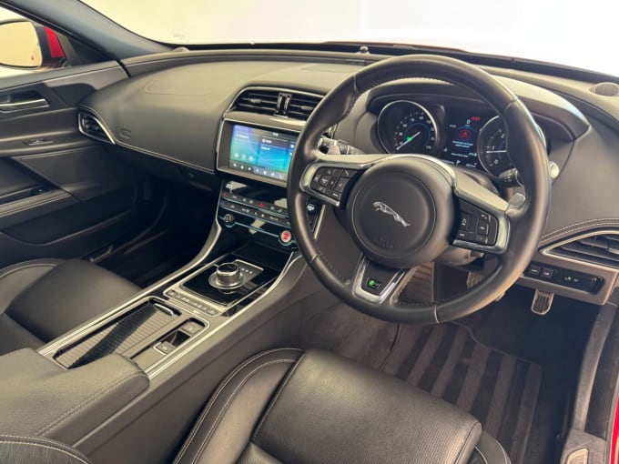 2025 Jaguar Xe