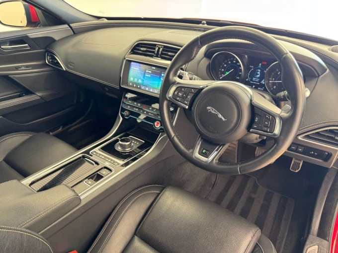 2025 Jaguar Xe