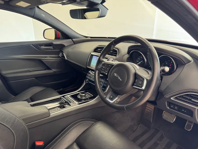 2025 Jaguar Xe