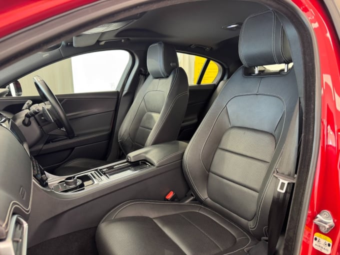 2025 Jaguar Xe